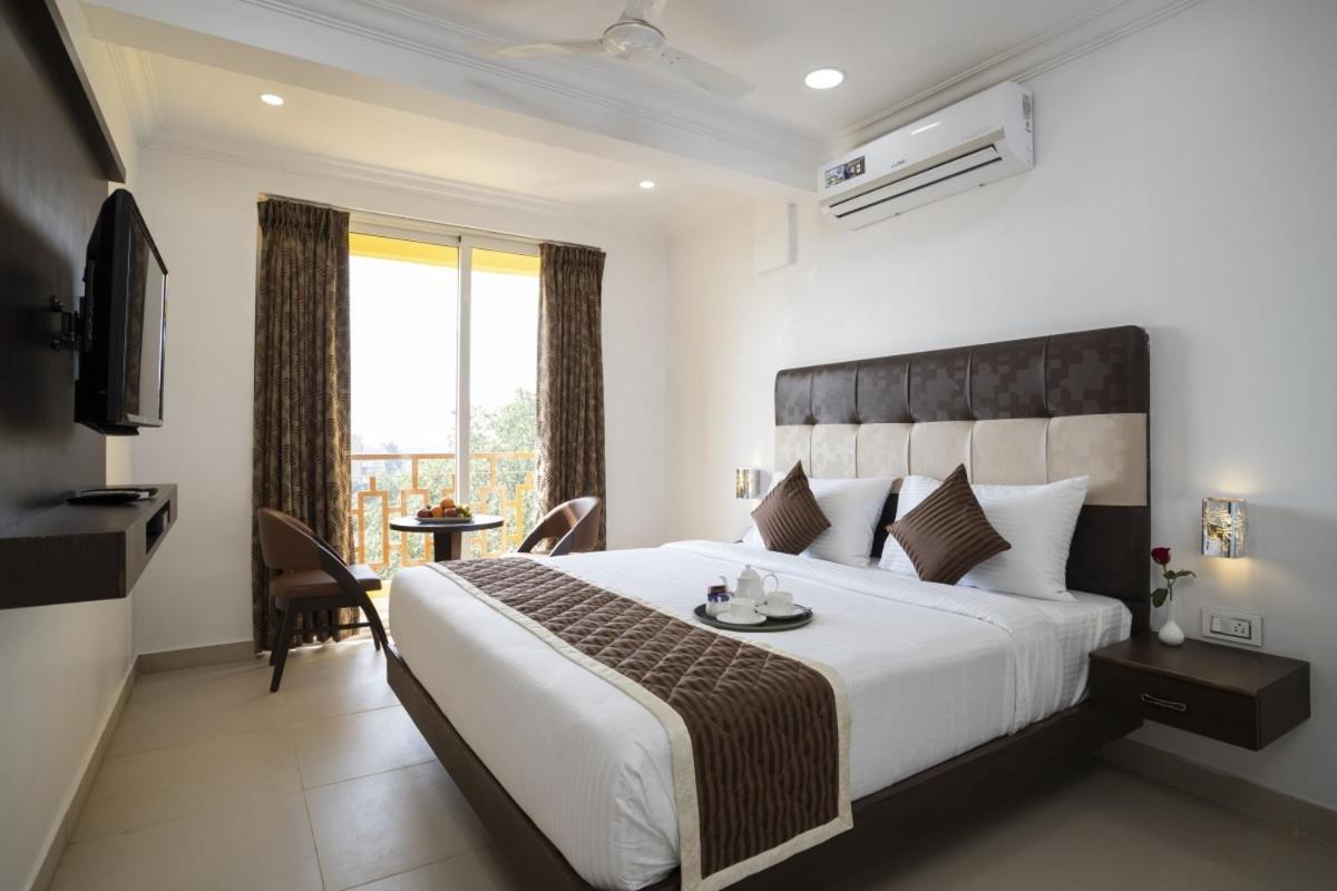 Sairaj Beach Resort Calangute Exterior photo
